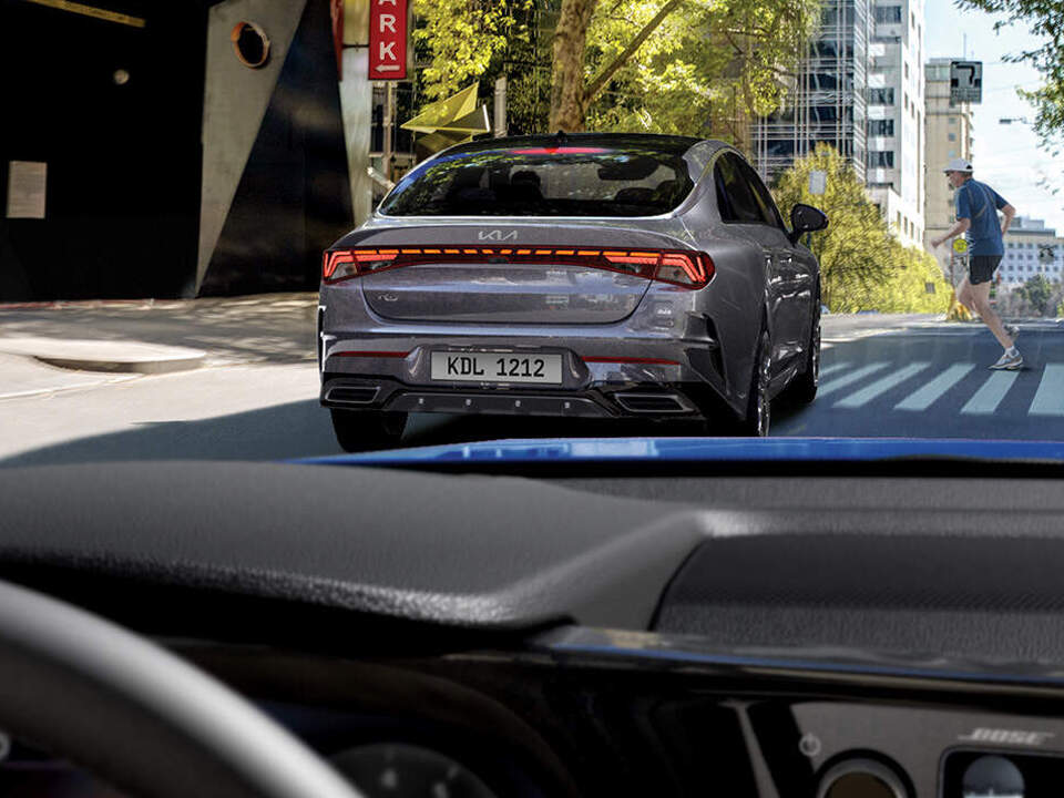 نظام المساعدة على تجنب االصطدام األمامي 1.5 (1.5 FCA)