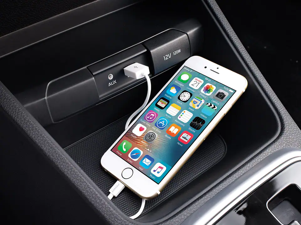 منافذ AUX وUSB بحامل مزدوج للأجهزة