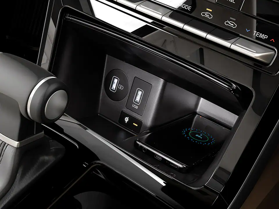 Wireless smartphone charger